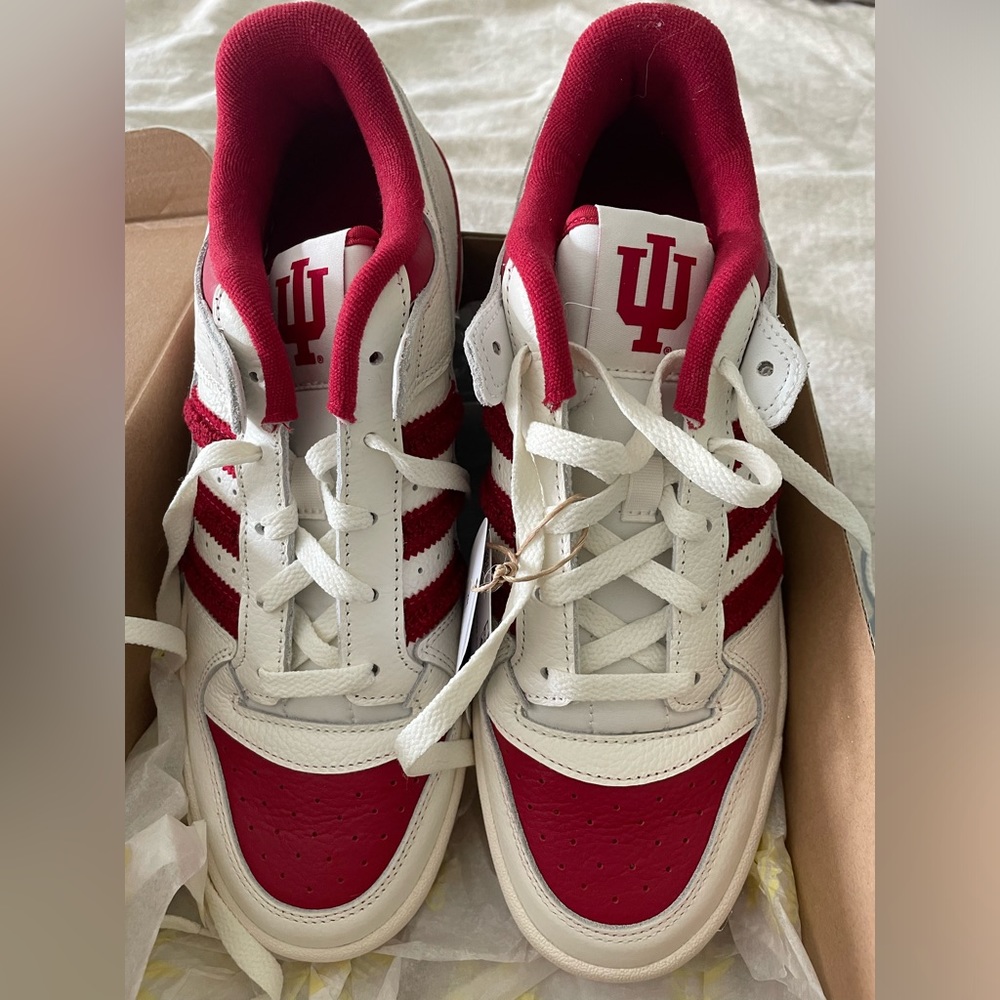 Adidas IU Sneakers